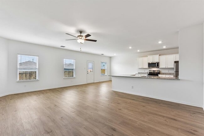 Building Photo - 235 Surrey Oaks
