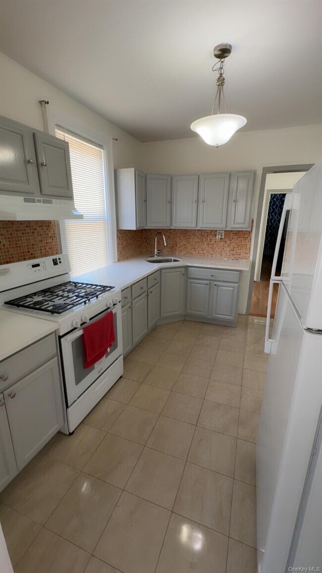 Foto del edificio - 3027 Radcliff Ave
