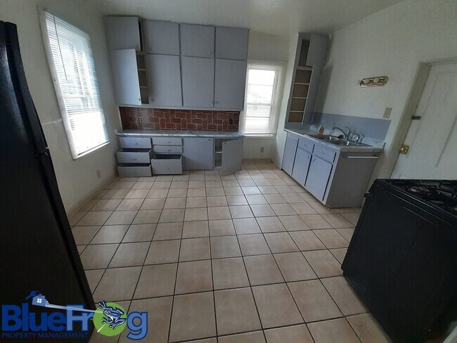 Building Photo - 855 Elmore St