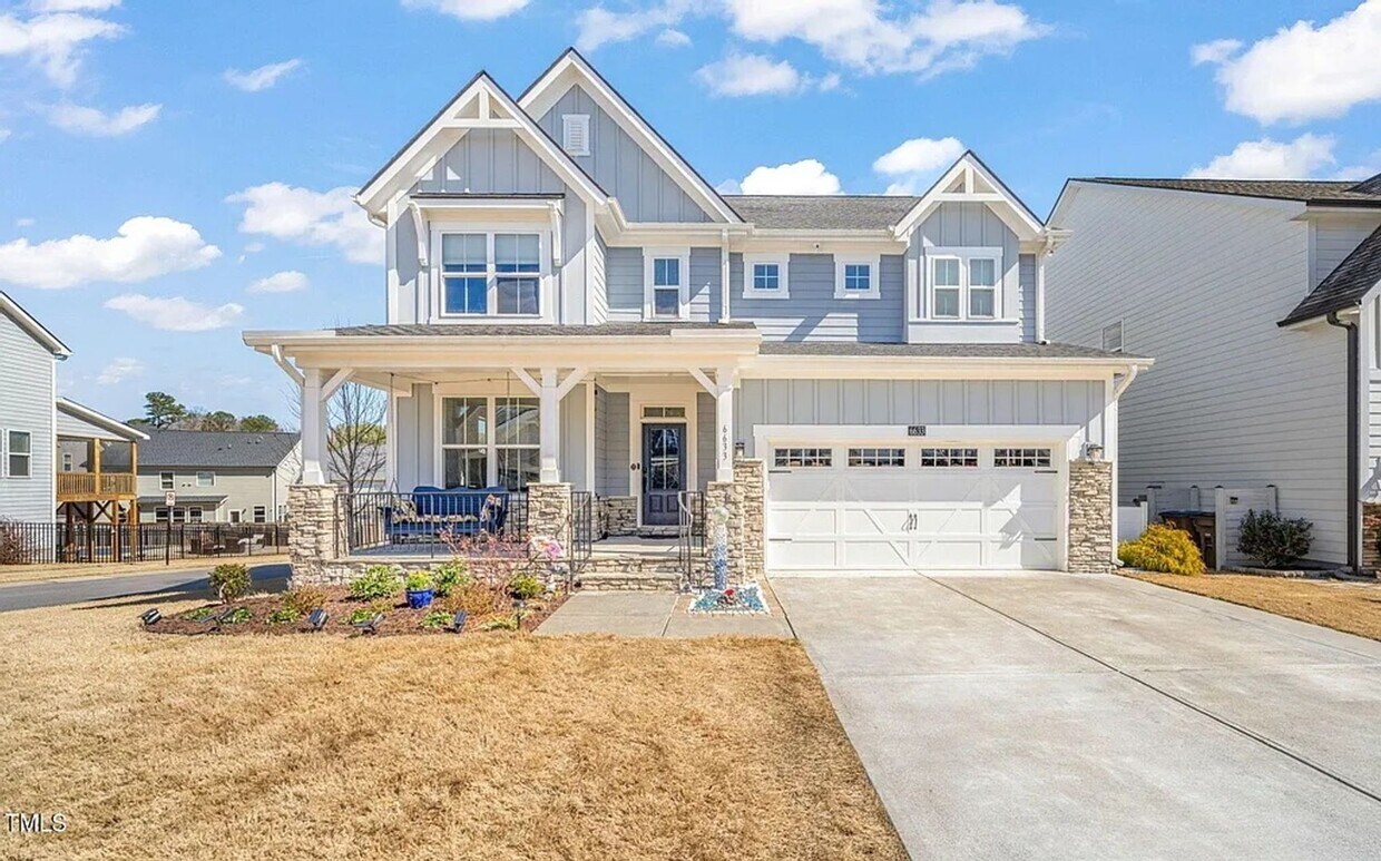Foto principal - Stunning 5 Bedroom, 4.5 Bathroom House in ...