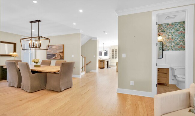 Foto del edificio - 6427 83rd Pl