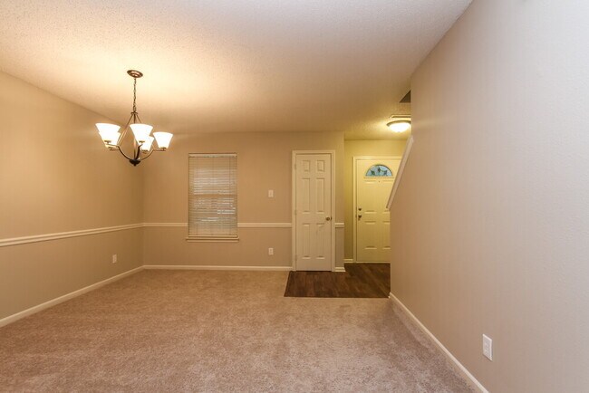 Building Photo - 15007 Redcliff Dr