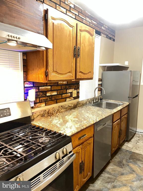 Building Photo - 516 N Patterson Park Ave