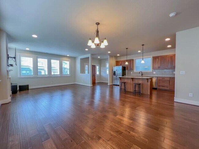 Building Photo - Four Bedrooms in Sherwood!