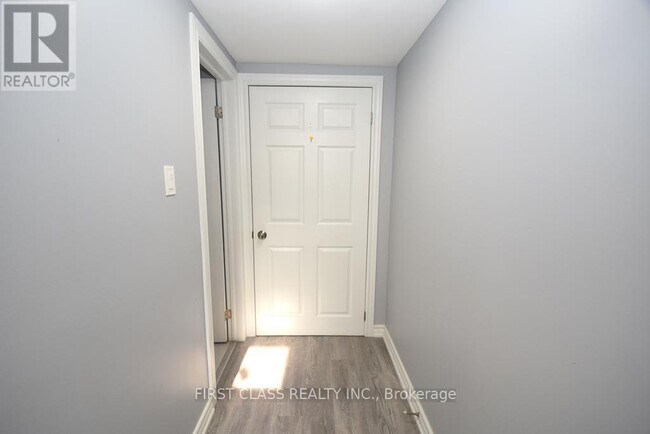 Photo du bâtiment - 1506-1506 Simcoe St N