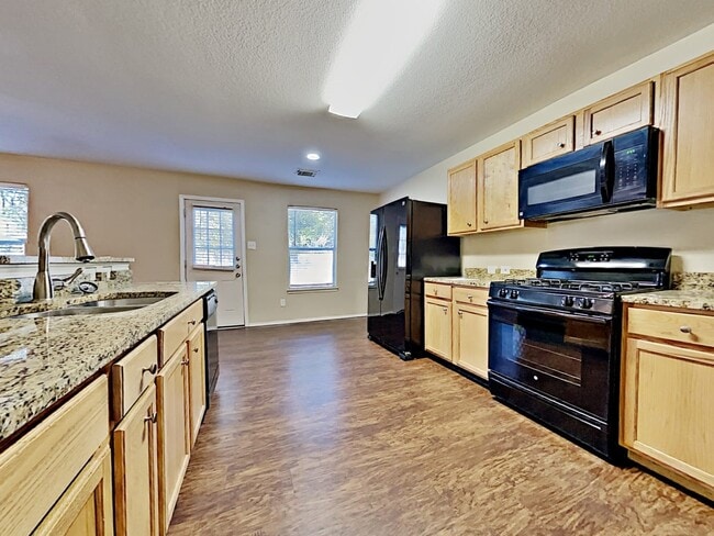 Building Photo - 9211 Shaded Pines Dr