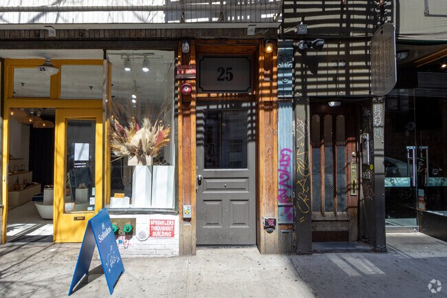 Entrance - 25 Prince St