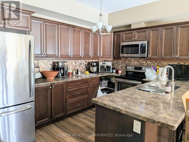 Building Photo - 4644 Pettit Ave