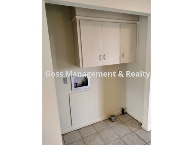 Building Photo - Scenic Hill two bedroom duplex near Pulask...