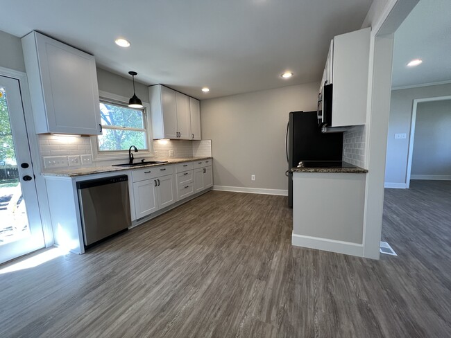 Kitchen - 1103 Ebinport Rd