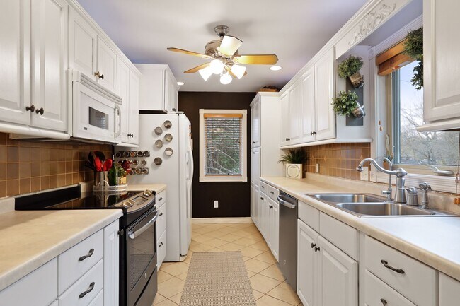 Foto del edificio - 2926 Bay St