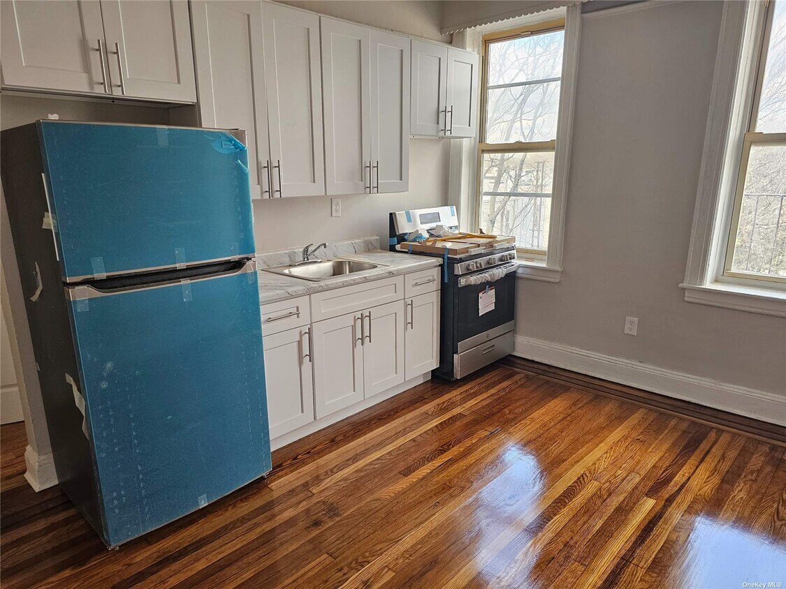 Foto principal - 79-33 Myrtle Ave