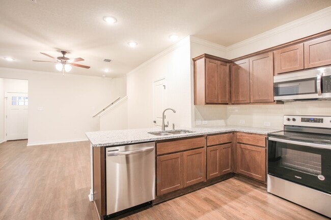 Building Photo - 10206 Lynwood Vlg