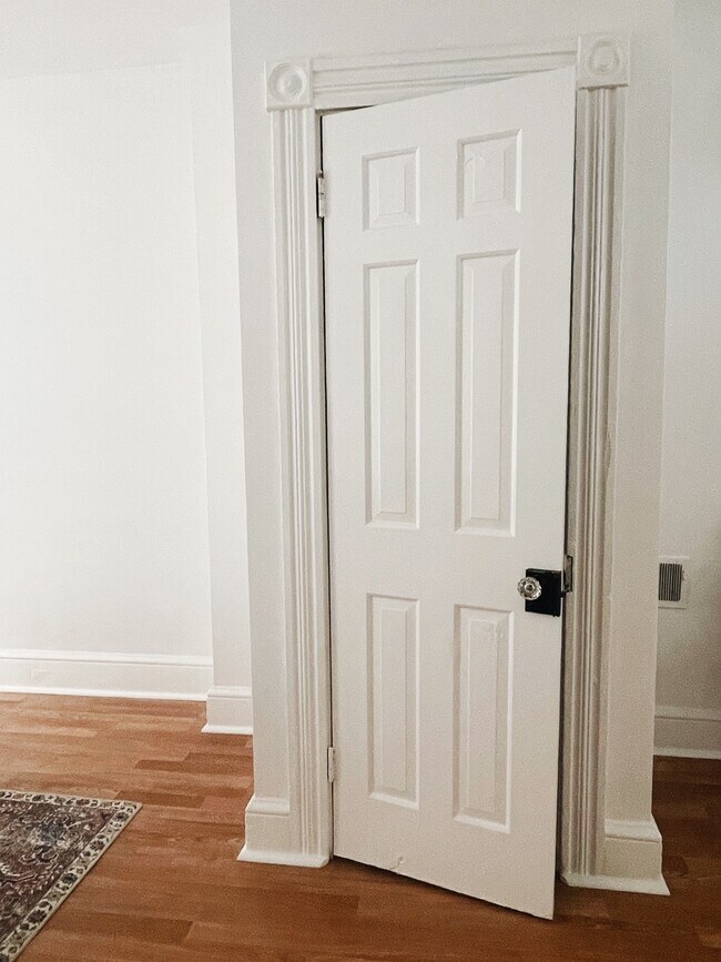 Foto del edificio - 533 Howard Ave