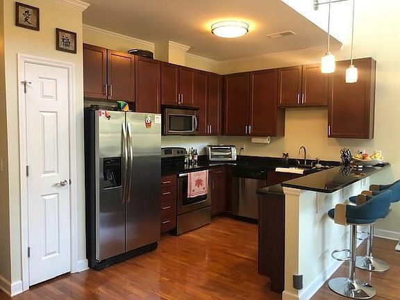 Spacious kitchen w/ pantry - 221 Delmont St