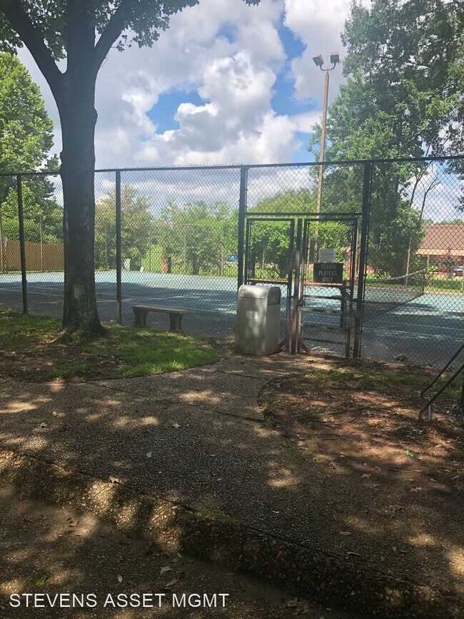 Foto del edificio - 2 br, 1.5 bath House - 3352 Eastwood Dr.