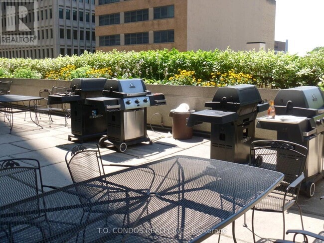 Building Photo - 1001 Bay St.