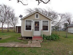 Building Photo - 310 S Avenue D