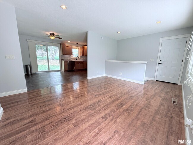 Foto del edificio - 5570 Clemons Rd