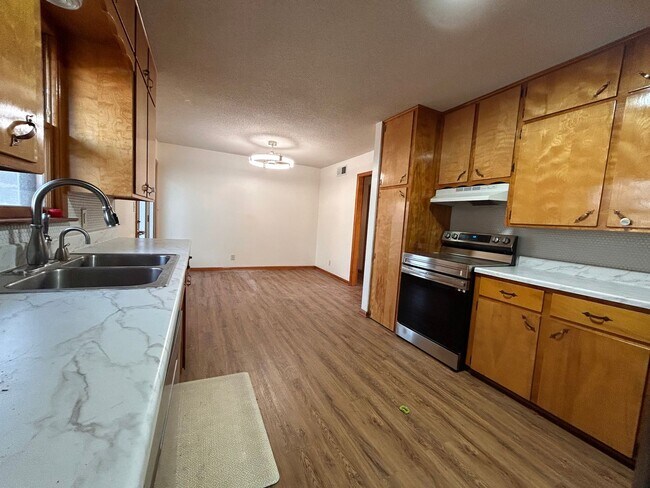 Foto del edificio - 4 Bed 2 Bath Home In Andover!