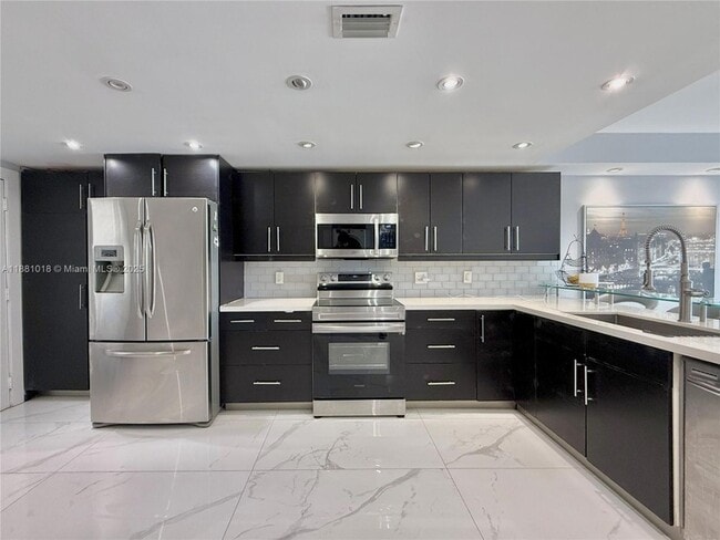 Foto del edificio - 1770 NE 191st St