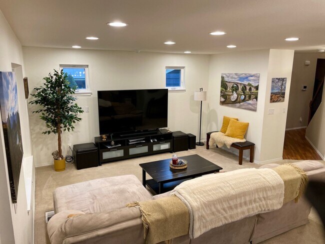 Foto del edificio - ***Pending Application*** Spacious 3-Bedro...