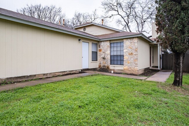 Foto del edificio - 3 Bedroom, 2 Bath Duplex in Round Rock with 1 Car Garage