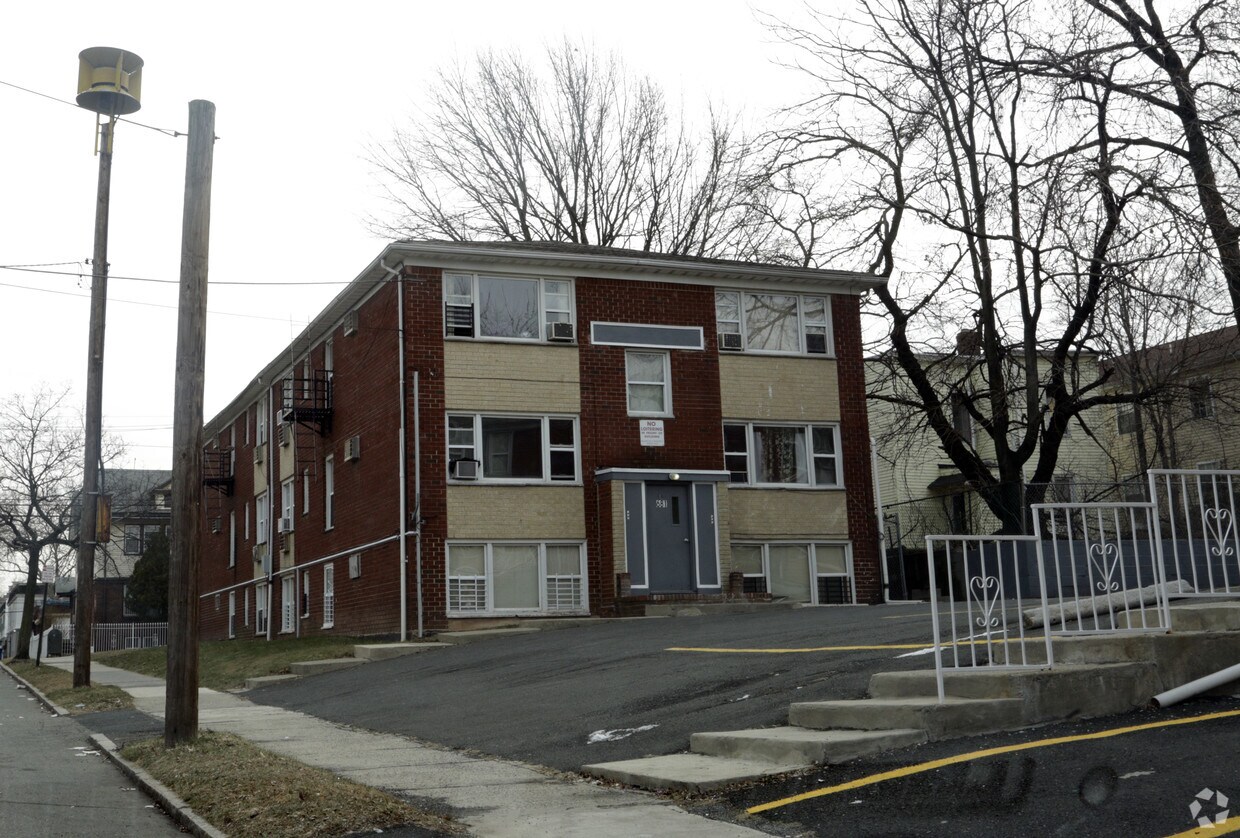 Building Photo - 681-685 15th Ave