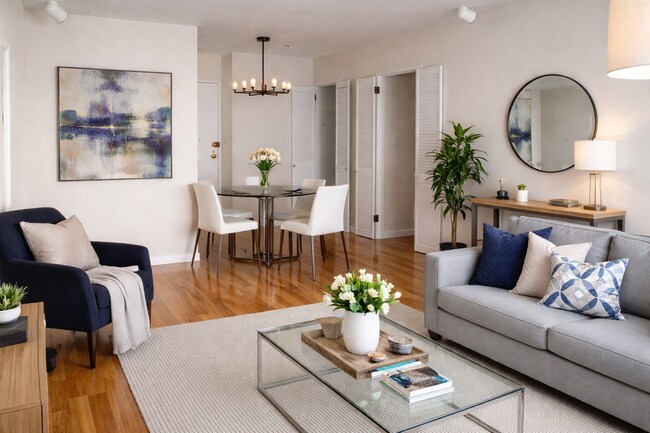 Building Photo - 330 E 49th St