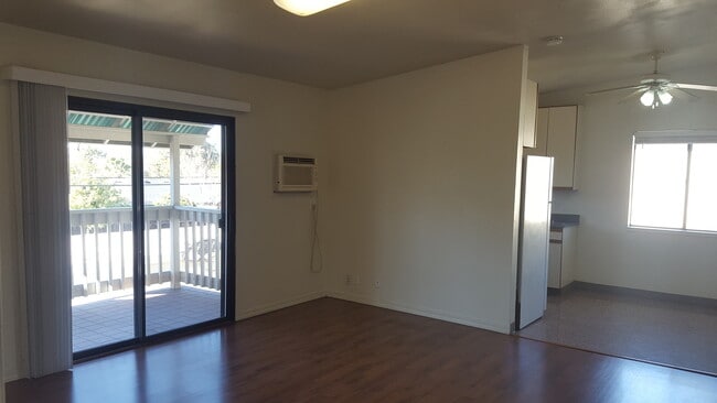 Photo - 2 bed/1 bath in fourplex. Hardwood floor, ... Apartment