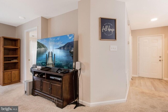 Building Photo - 1049 Gardenview Loop