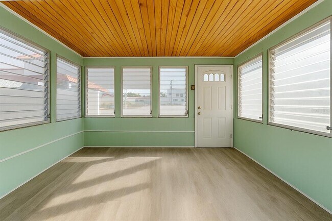 Foto del edificio - 553 72nd Ave