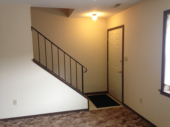 Building Photo - 4609 W Millbrook Dr