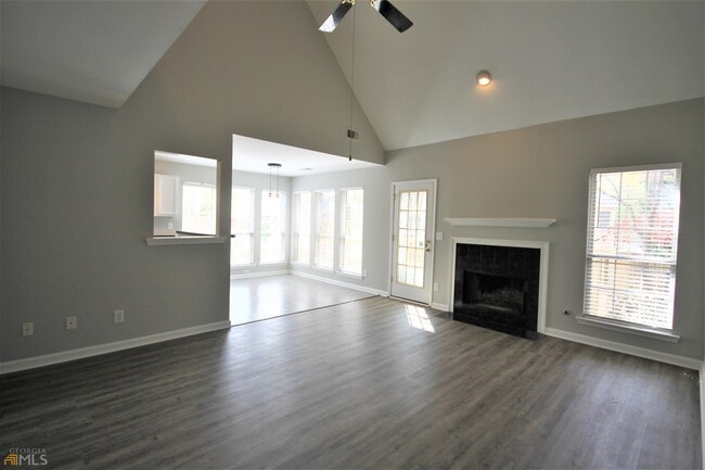 Building Photo - 2765 Royal Bluff