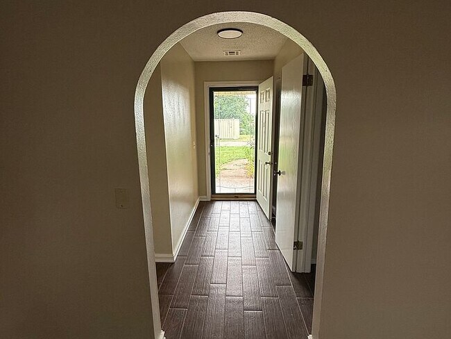 Foto del edificio - 1623 E McElroy Pl