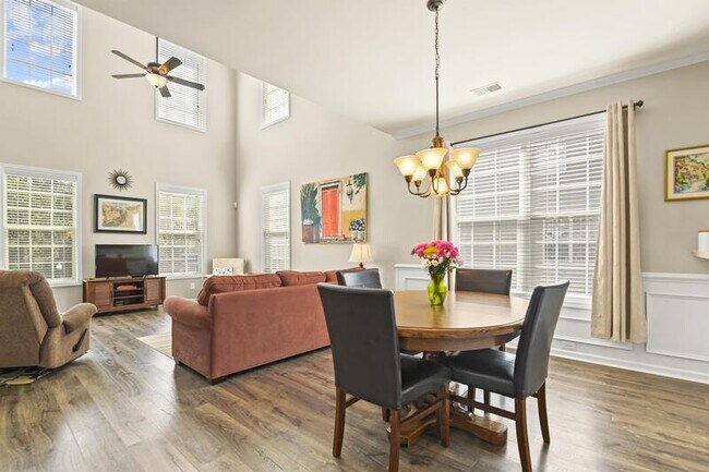Foto del edificio - 2899 Woodland Park Dr