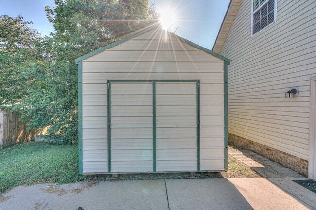 Building Photo - 1419 Colyn Avenue