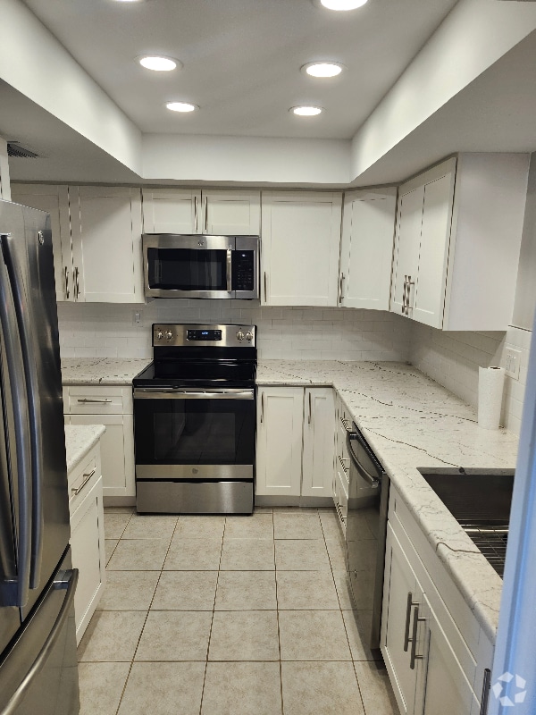 Building Photo - 3645 Boca Ciega Dr