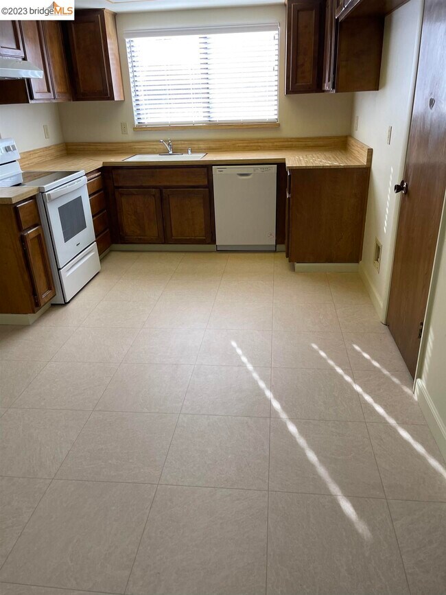 Foto del edificio - 2825 Countrywood Dr