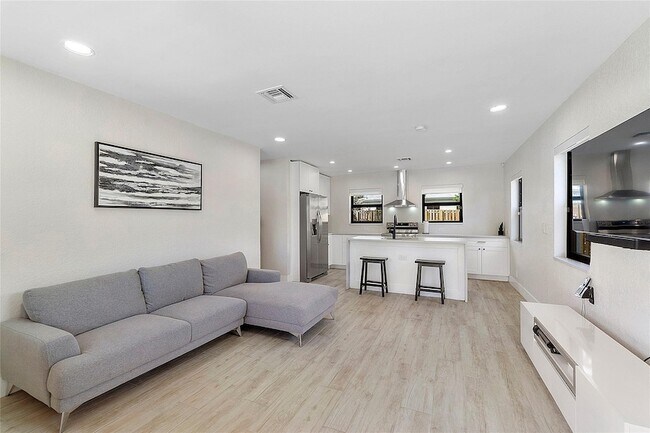 Foto del edificio - 513 NW 17th Ave