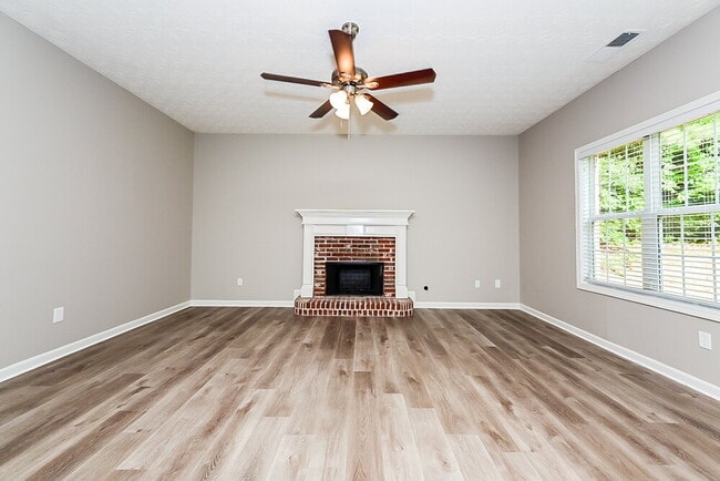 Building Photo - 198 Babbling Brook Dr