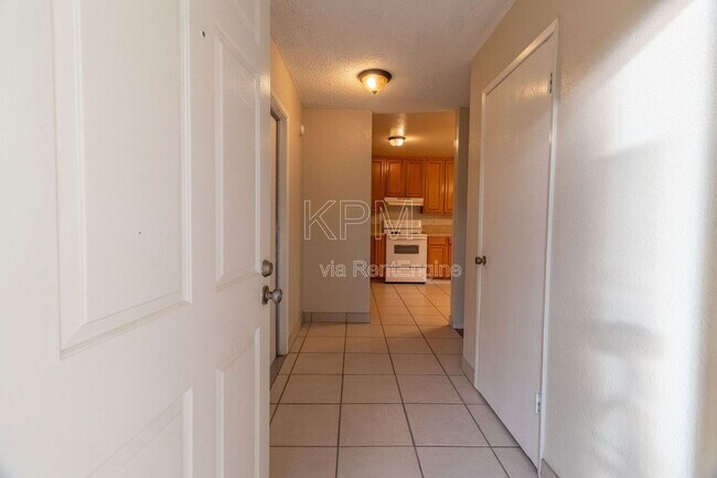 Foto del edificio - 2540 Banyan Dr