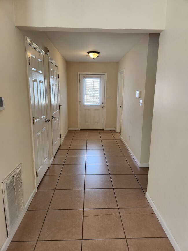 Foto del edificio - 1643 Landon Ln
