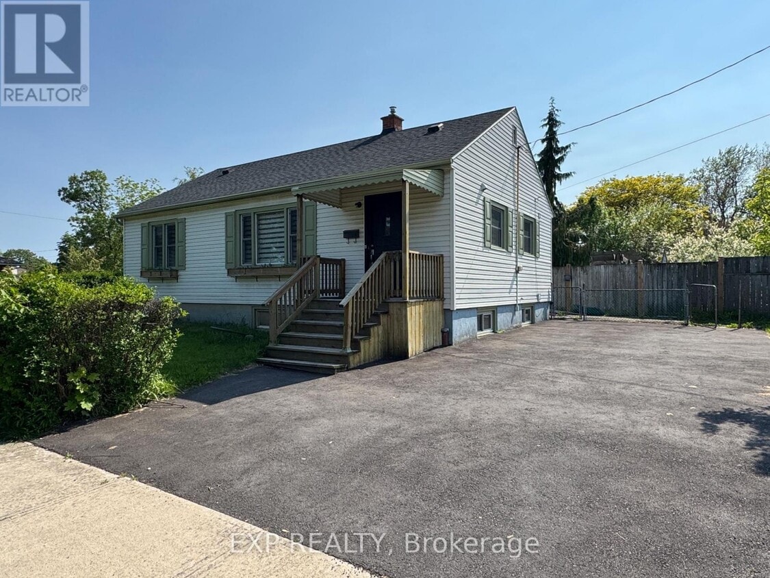 Primary Photo - 13 McPhail Crescent