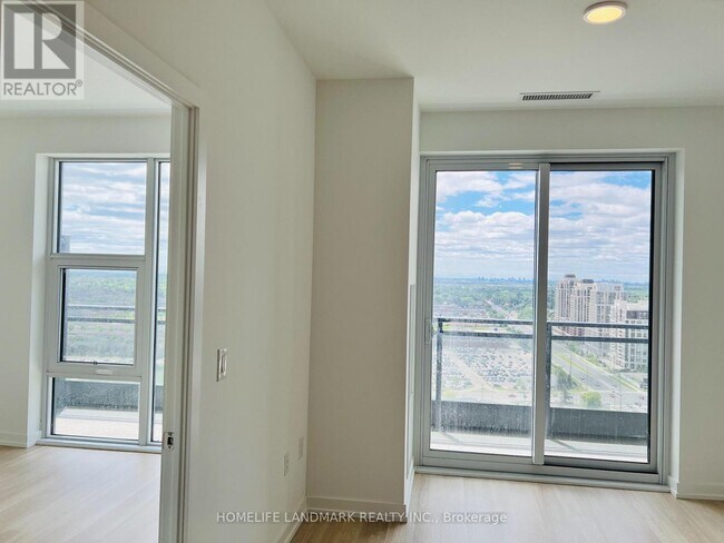 Photo du bâtiment - 9751 Markham Rd