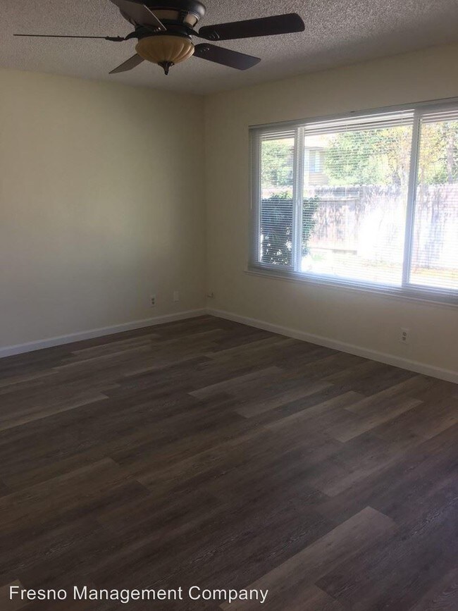 Foto del edificio - 4915 N Harrison Ave