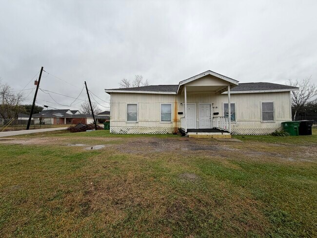 Building Photo - 3710 Holmes Rd