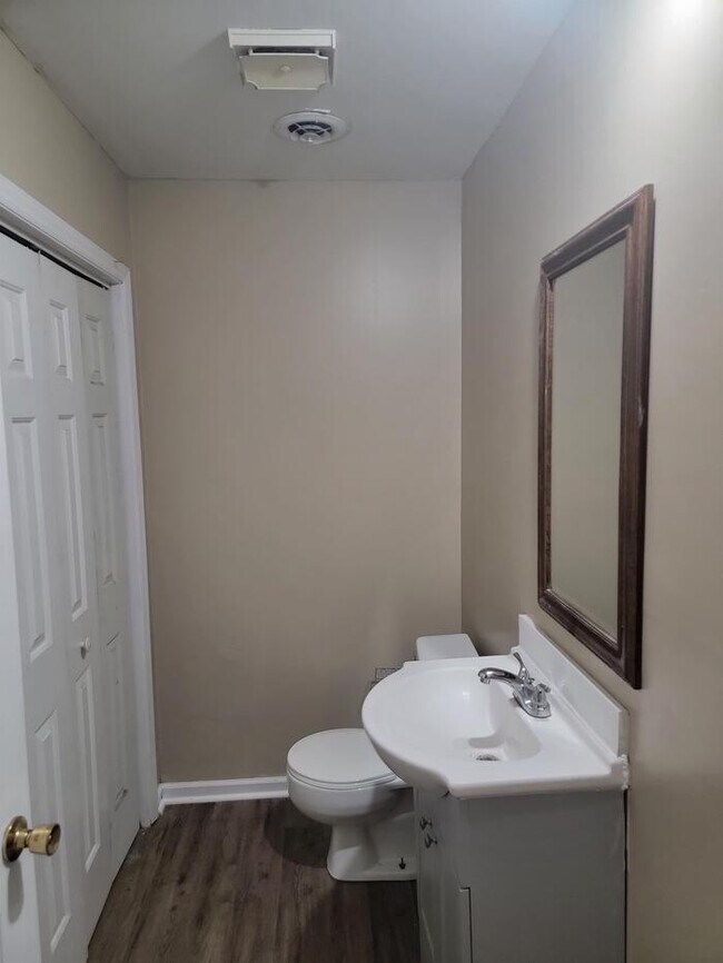 Building Photo - 1323 Williamsburg Ct