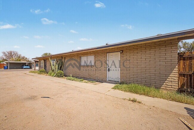 Foto del edificio - 1204 S McClintock Dr
