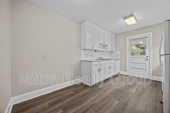 Building Photo - 204 McNeil St